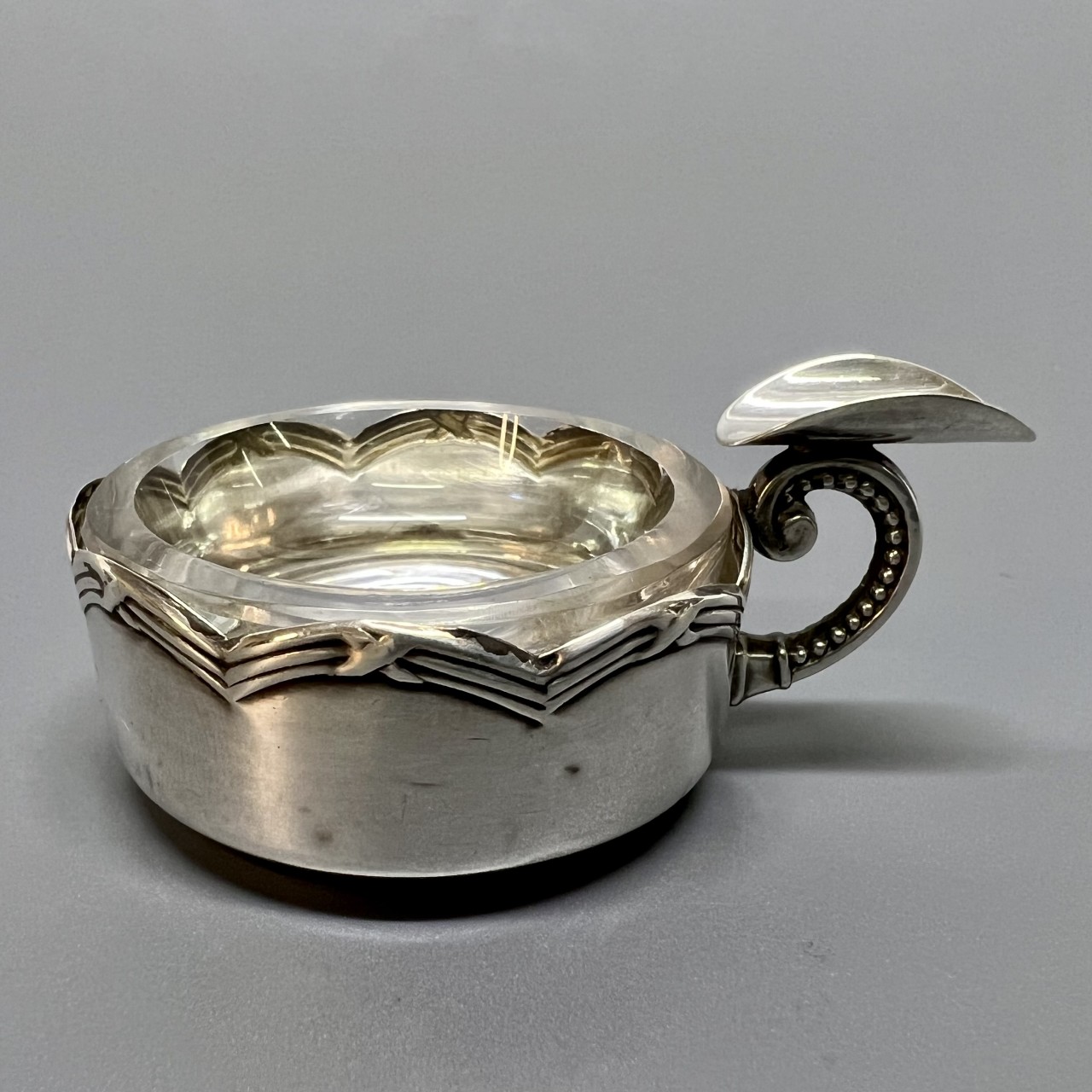 Серебряная пепельница