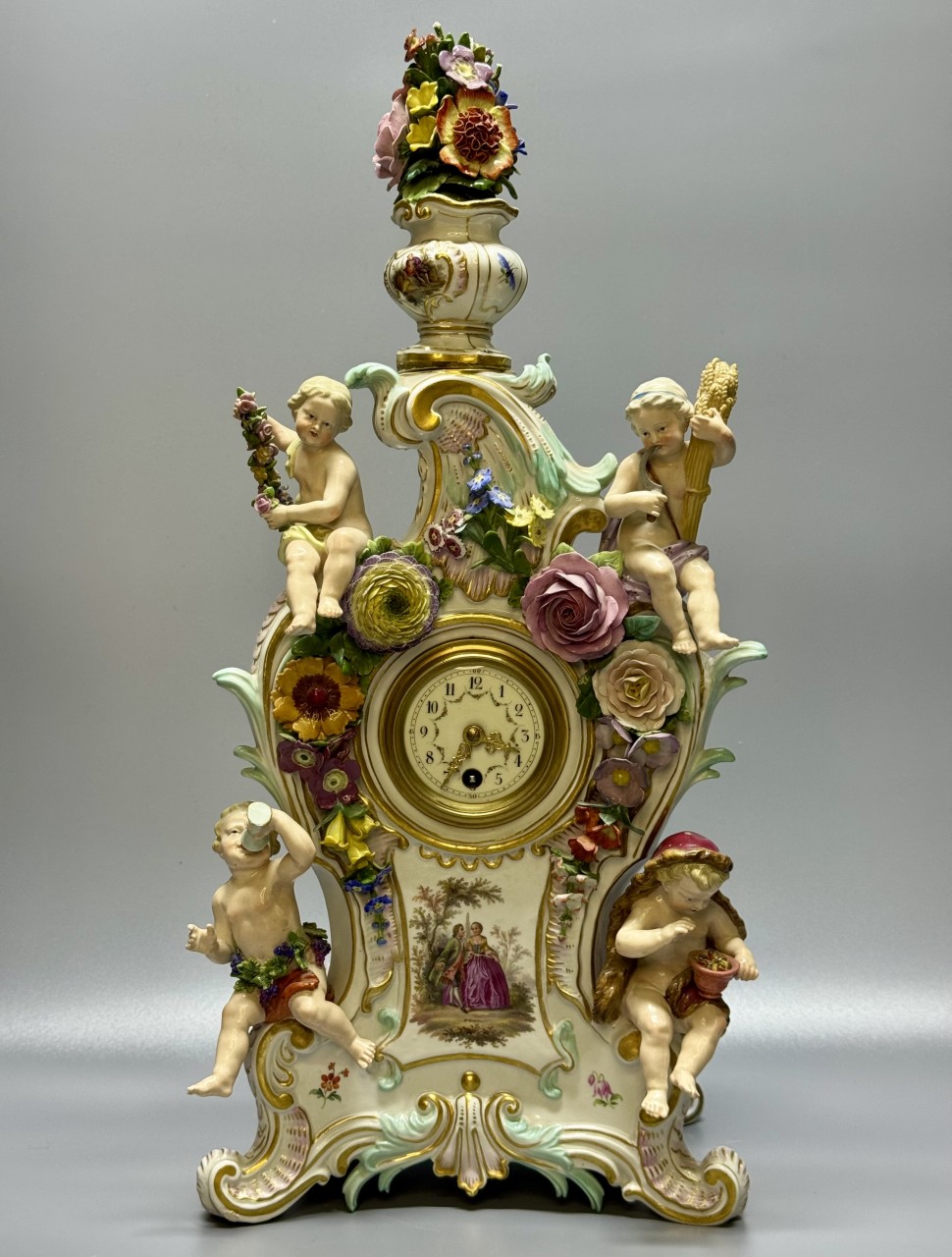 Часы «Времена года»