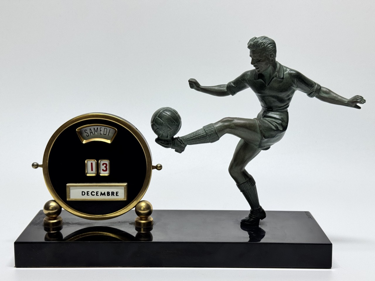 Настольный вечный календарь «Футболист»