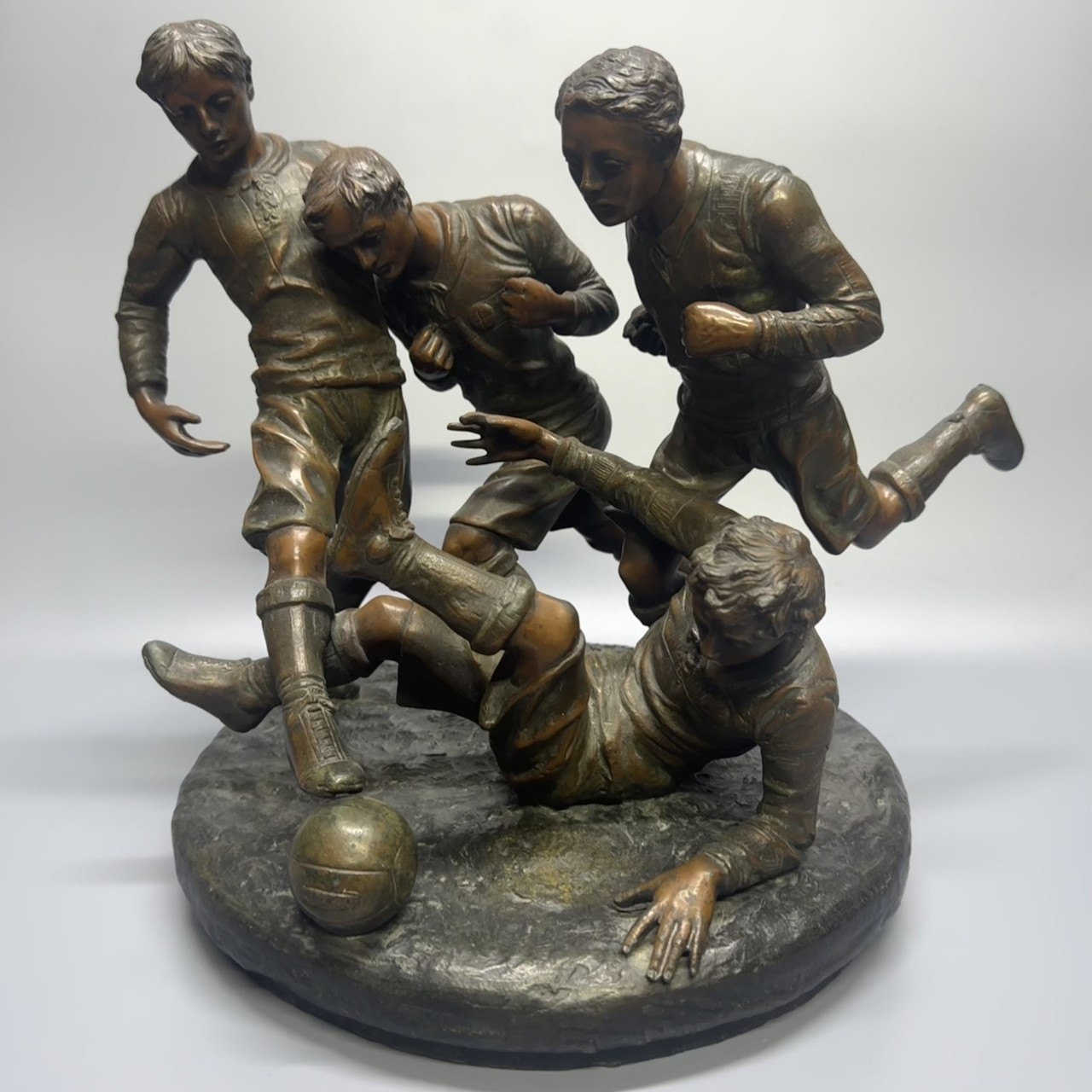 Скульптурная композиция «Футбол»