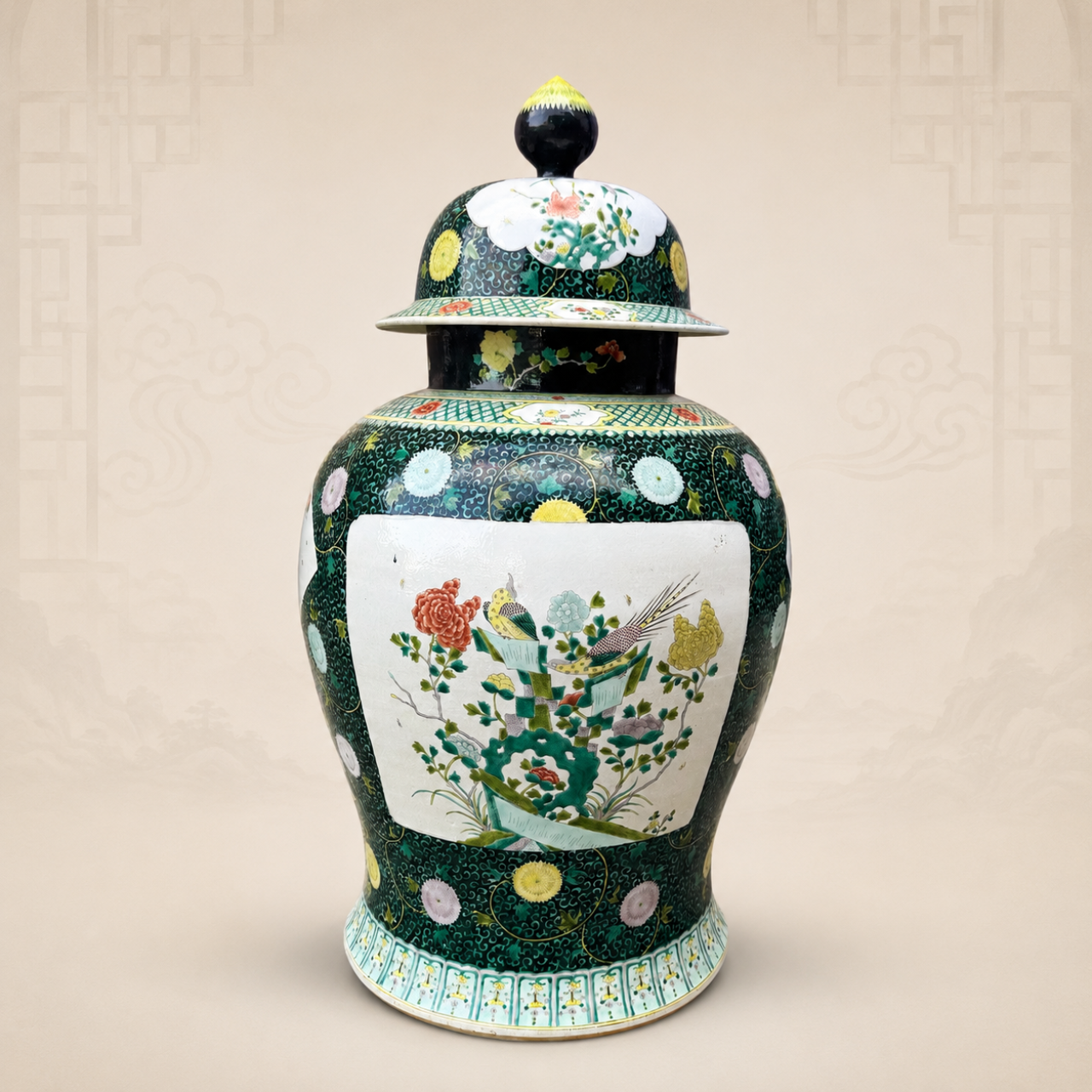 Ваза с крышкой в стиле Kangxi famille verte